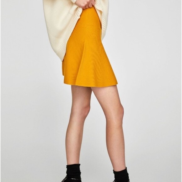 ZARA Basic Knit Skirt Women’s Size XS Mustard Gold Ribbed Stretch Casual - Picture 2 of 9